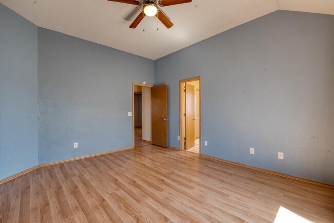 Building Photo - 1220 Eastridge Dr