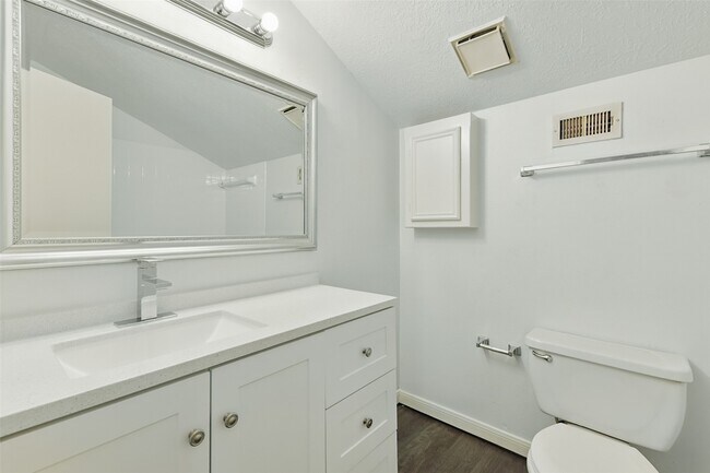 Building Photo - 2079 Country Village Blvd