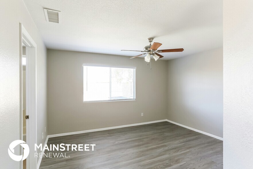 Building Photo - 10714 W Glenrosa Ave
