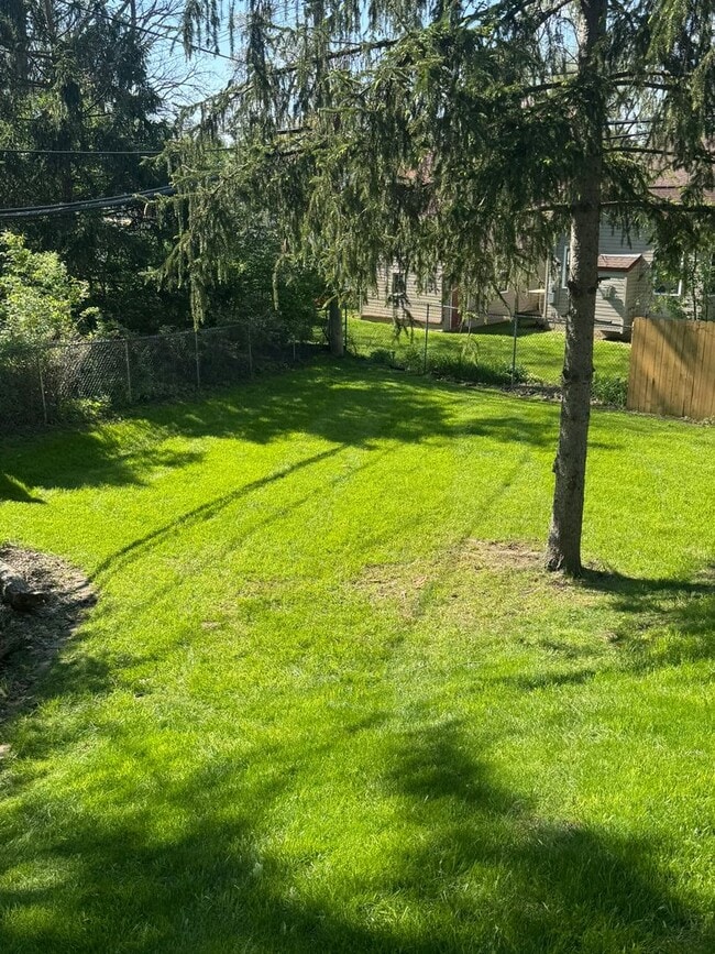 Building Photo - Fully Updated 3 Bedroom - 1 bathroom home - $3,000