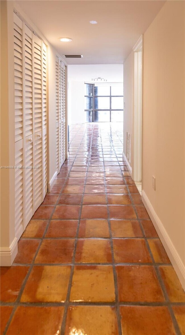 Building Photo - 6423 Collins Ave
