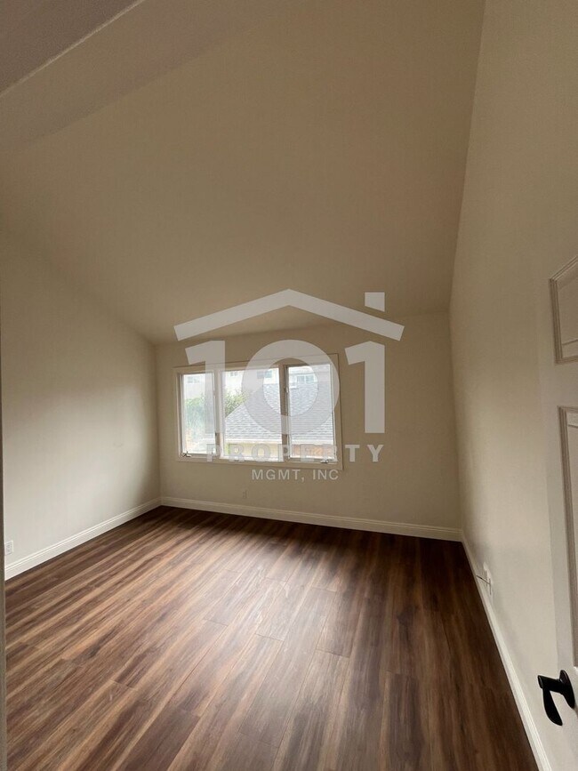 Building Photo - Beautifully renovated two-story home tucked in a quiet, tree-lined setting just off Mission and B...
