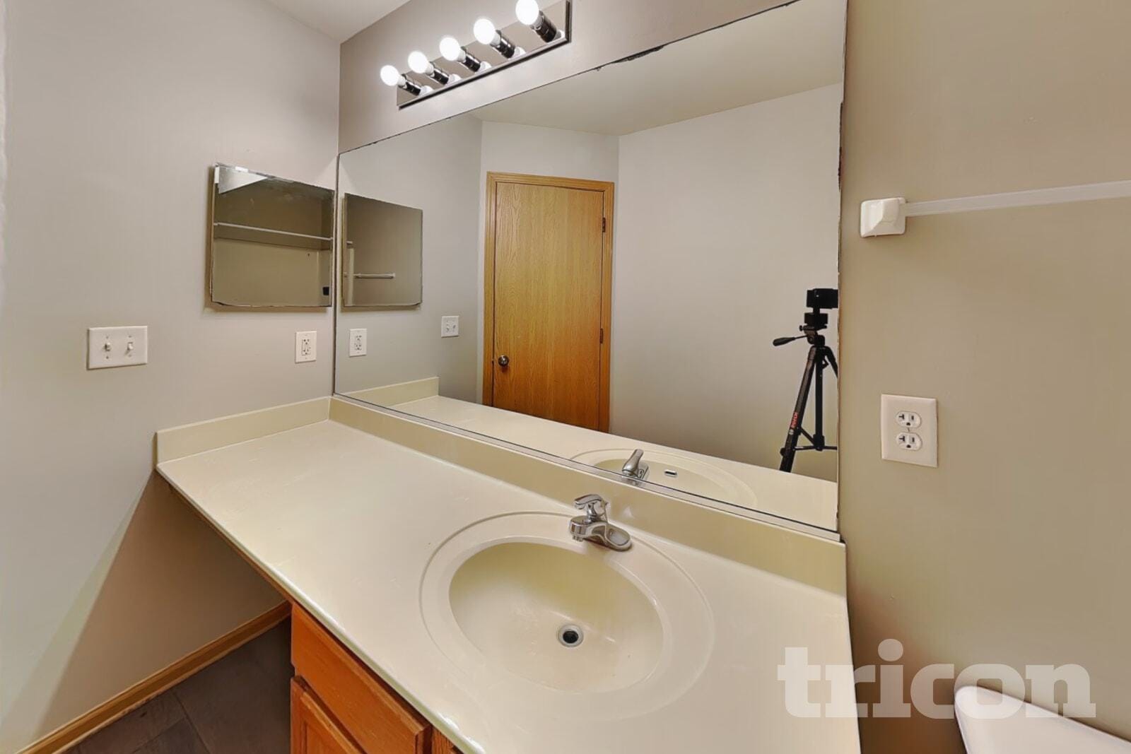 Building Photo - 719 Bayles Dr