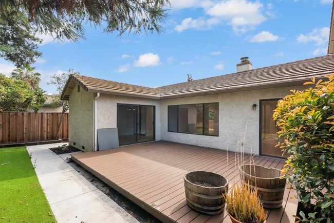 Building Photo - 922 Jungfrau Ct