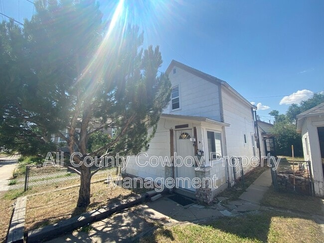 Building Photo - 510 E Lewis St