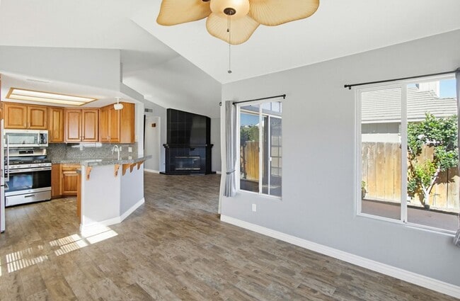 Building Photo - Beautifully Maintained 2 Bed / 2 Bath Home in Gated West Village Community