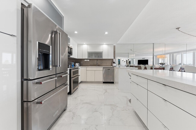 Building Photo - 3546 S Ocean Blvd