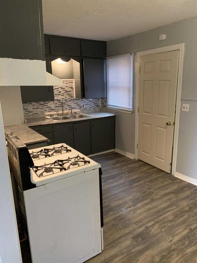 Building Photo - 512 Morrison Ave