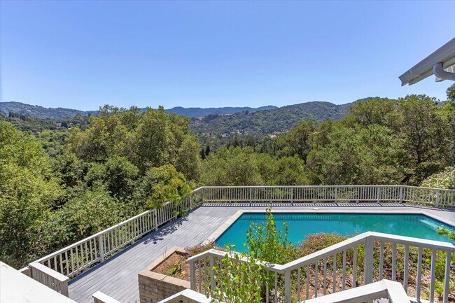Building Photo - 13434 Old Oak Way