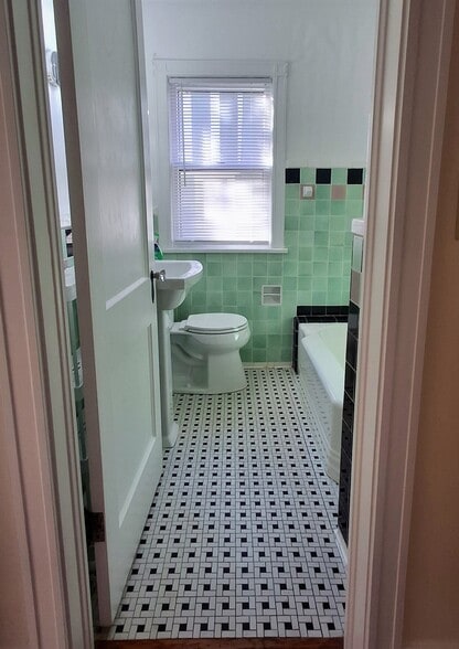 Building Photo - 417 E Meyer Blvd