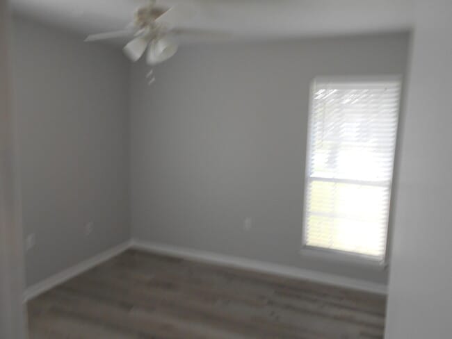 Building Photo - 806 Meadow Ln