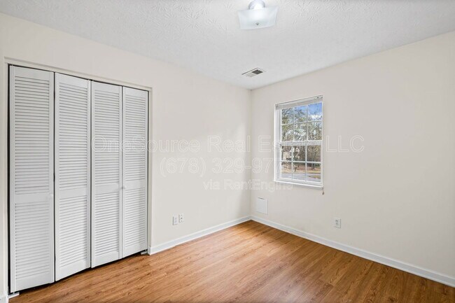 Building Photo - 4149 Oak Ferry Dr NE