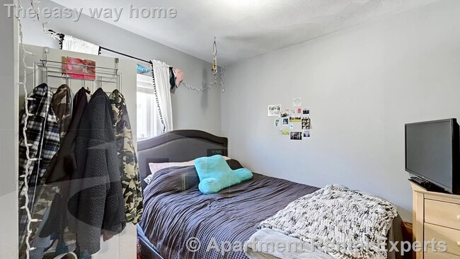 Building Photo - 50 Derby St