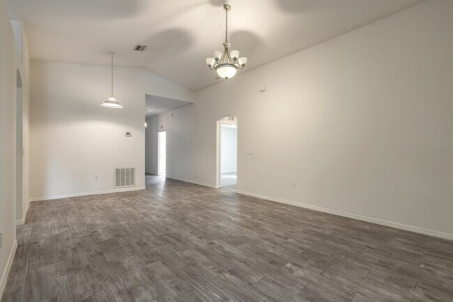 Building Photo - 109 Blue Daze Cir