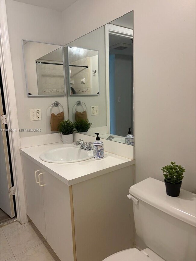 Building Photo - 9470 Tangerine Pl