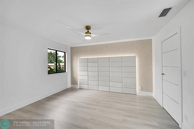 Building Photo - 6488 Via Rosa