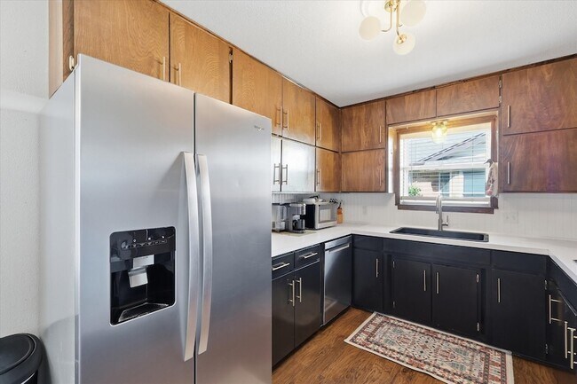 Building Photo - 217 E Louella Dr