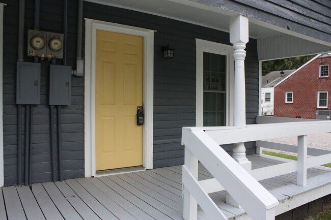 Building Photo - Gay 841-843