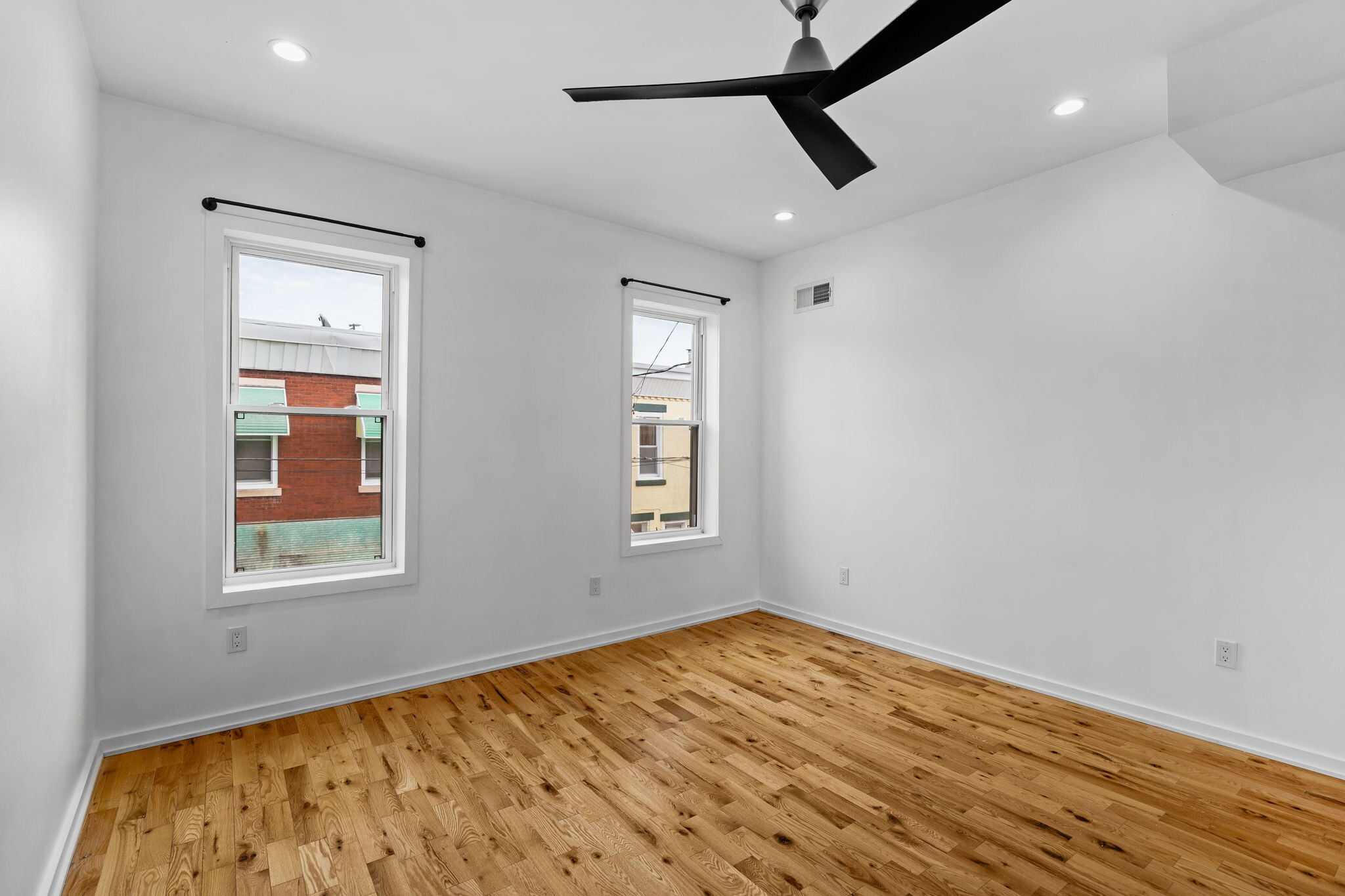 Building Photo - 1806 S Chadwick St