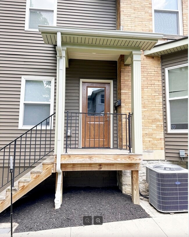 Building Photo - 2453 Neil Ave