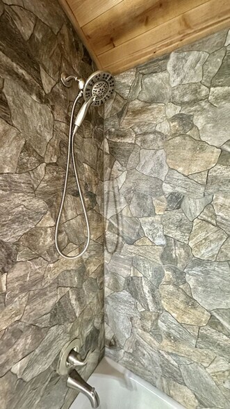 Building Photo - 123 Nicole Ln