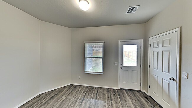 Building Photo - Nice 3 Bed 2 Bath Home in Yukon Schools