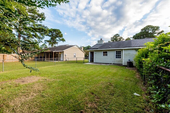 Building Photo - 139 Village Cir