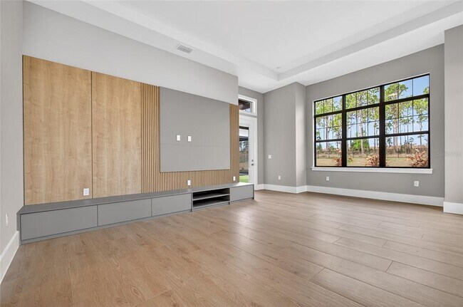 Building Photo - 16130 Pendio Dr
