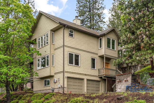 Primary Photo - Stunning 3-Bedroom Home with Breathtaking ...