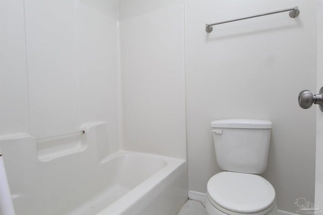 Building Photo - 408 Peppertree Terrace