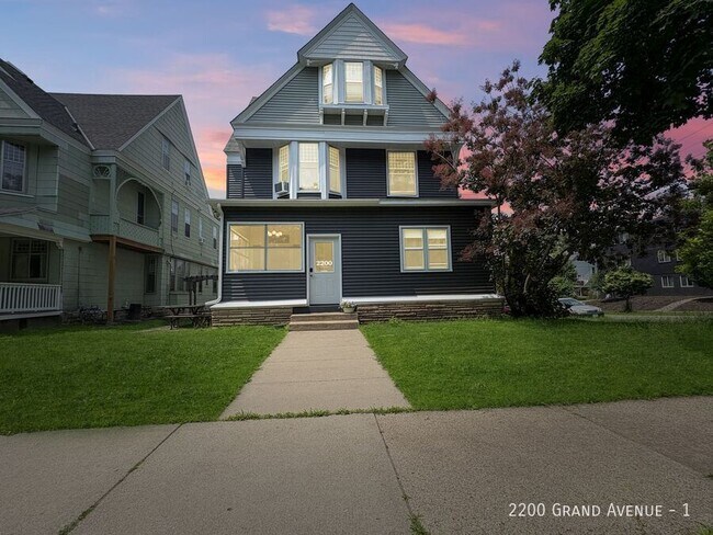 Primary Photo - 2200 Grand Ave S