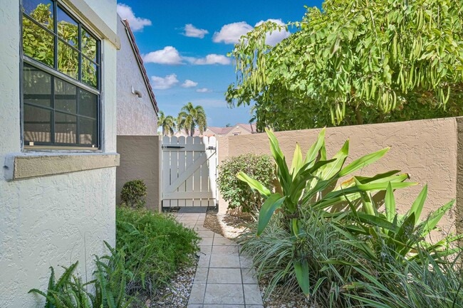 Building Photo - NOW AVAILABLE - First Floor Condo with 1 Car Garage in Eagle Ridge!