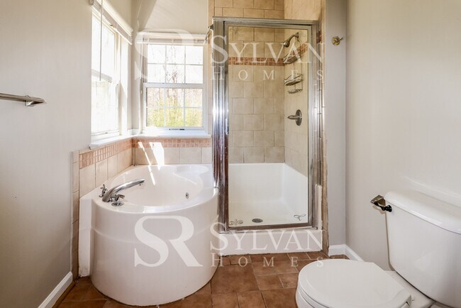 Building Photo - Easy living in this 4 BR, 2.5 BA home