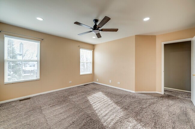 Building Photo - 4055 Blackstone Dr