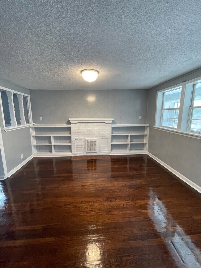 Building Photo - 613 Ledford St