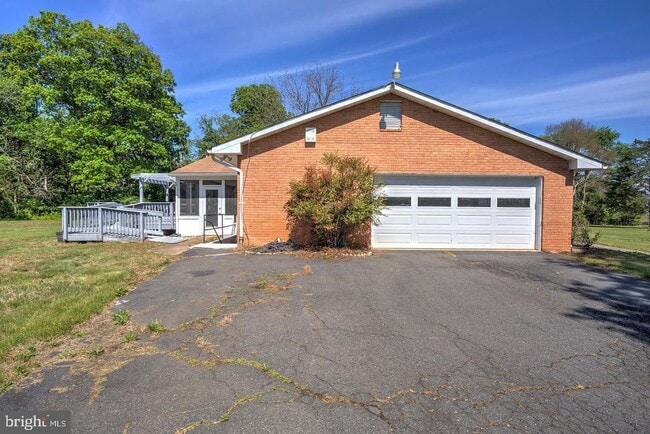 Building Photo - 13640 Aden Rd