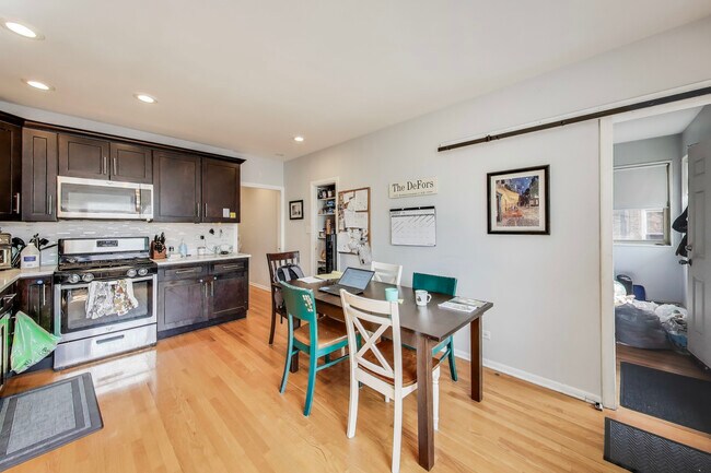 Building Photo - 5140 N Leavitt St