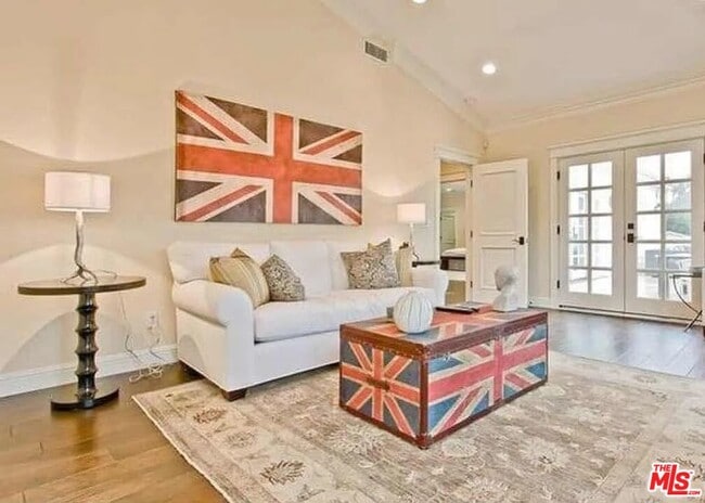 Building Photo - 580 N Kenter Ave