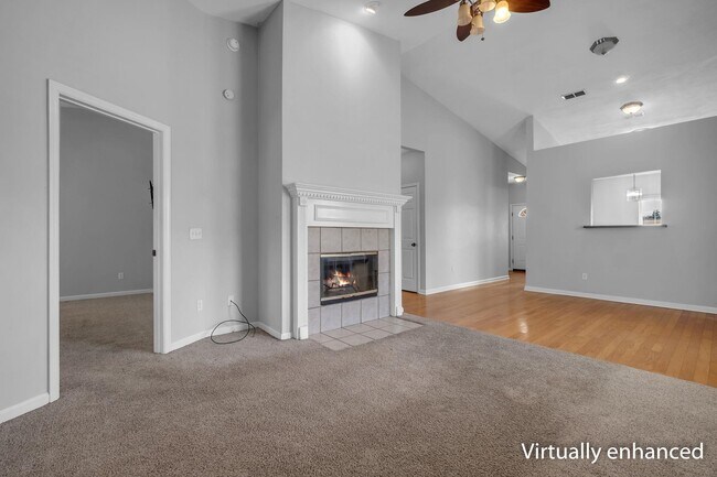 Building Photo - 944 Saddle Creek Run