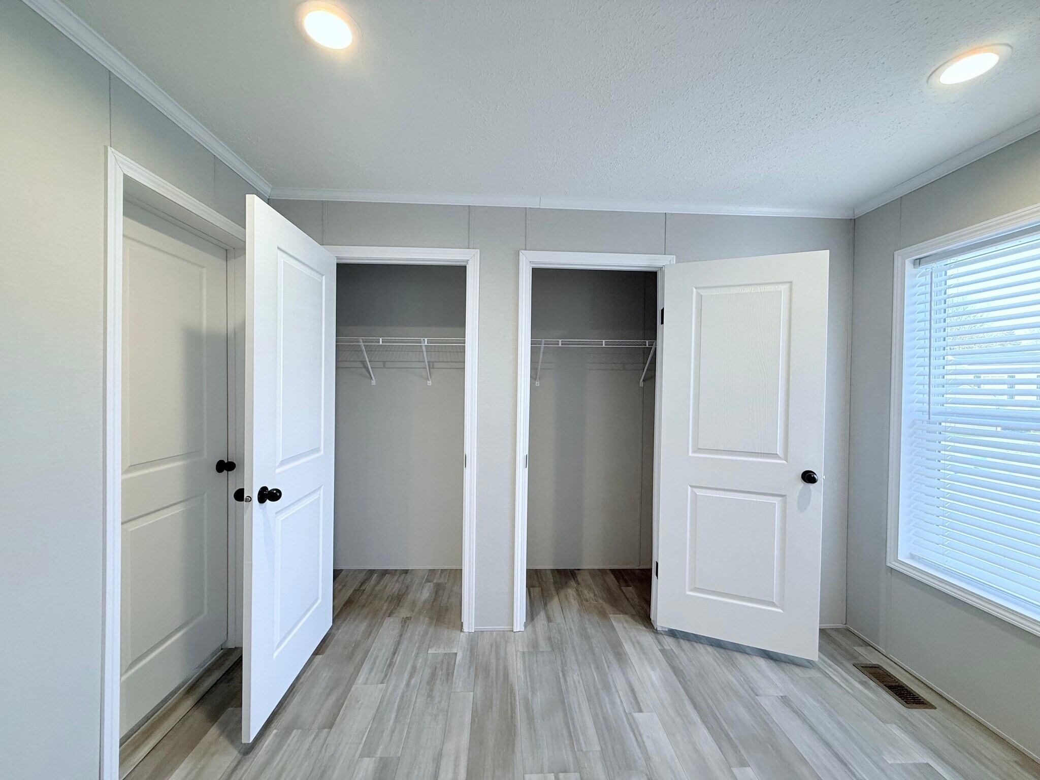 Building Photo - 29805 Jamestown Dr