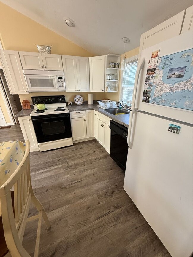 Building Photo - 2 bedroom ,1 bathroom Ranch style home in ...