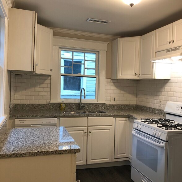 Kitchen - 1146 King St