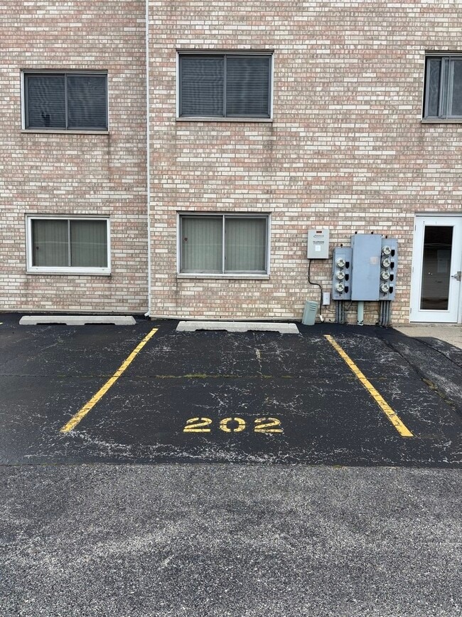 Building Photo - 9439 S 79th Ave