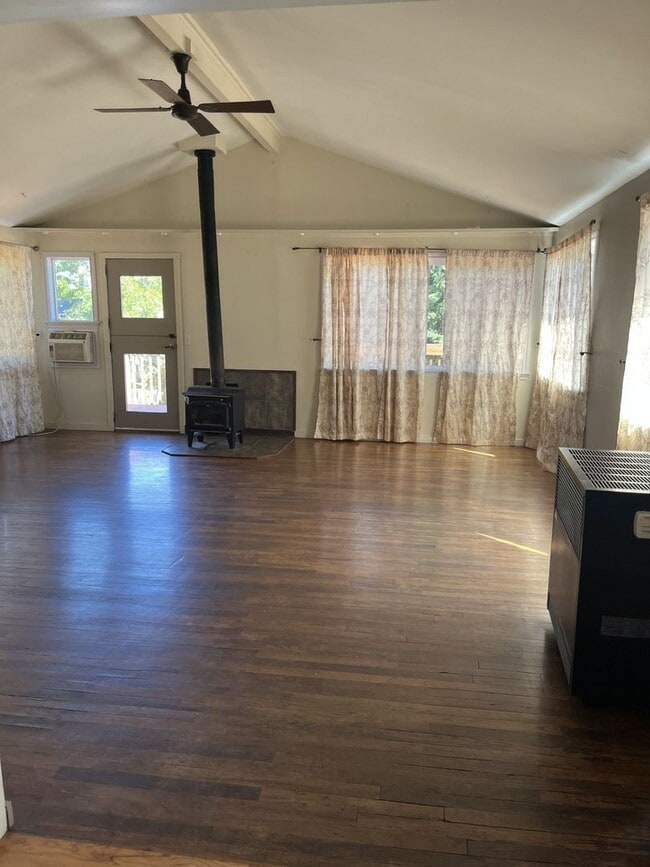 Building Photo - One Bedroom, One Bath Home for Rent in Ashland