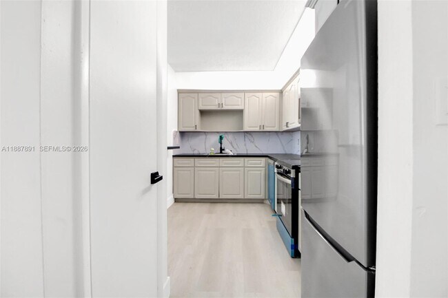 Building Photo - 14850 Naranja Lakes Blvd