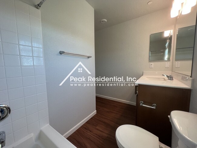 Building Photo - Newer 3bd/2.5 ba Home with 1 Car Garage in Gated Community