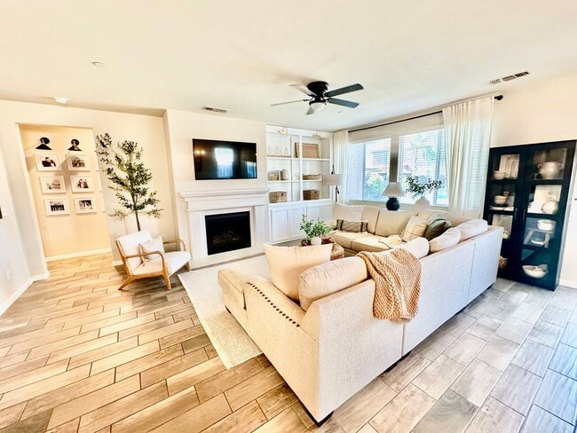 Building Photo - North Clovis 3/3 with Bonus Room and Pool