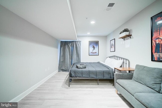 Building Photo - 1513 S Lambert St