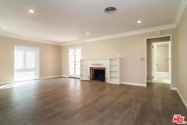 Building Photo - 539 S Parish Pl
