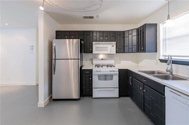 Building Photo - 2712 St Edwards Cir